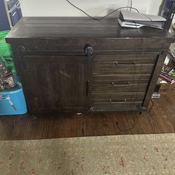 Entertainment center