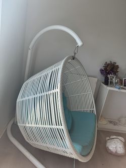 Swinging Chair For Inside/Outside