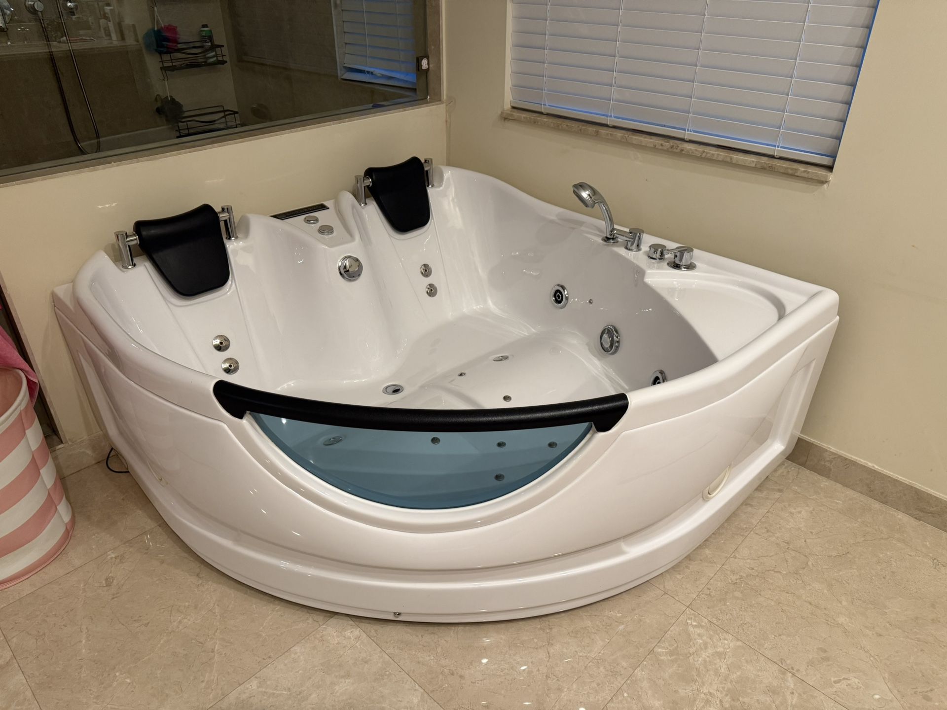Whirlpool Tub With Lights Jets And speakers