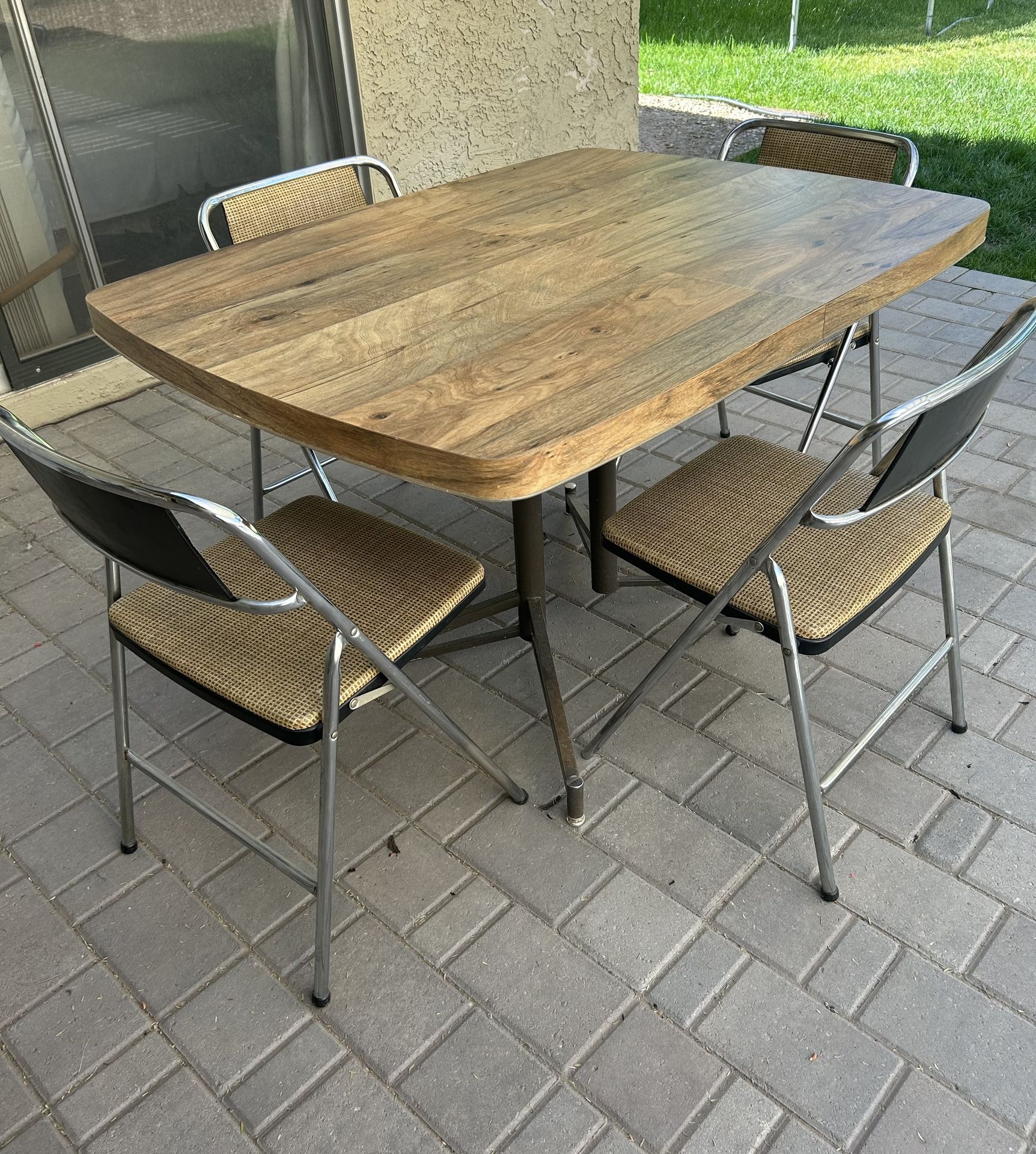 Mid Century Table And Chairs 