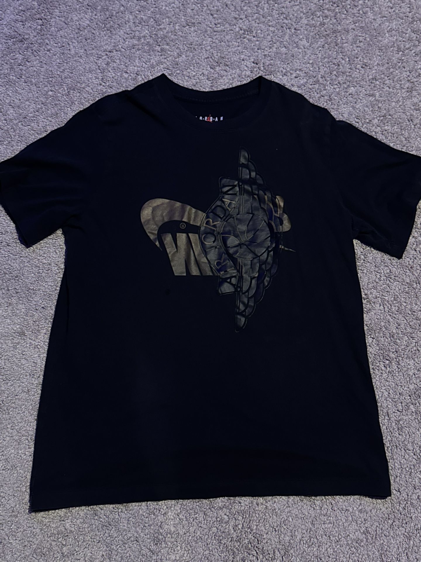 Nike Air Jordan cotton gold, black t- shirt size Large men. 
