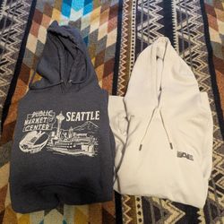 Men's L Pair of Pullover Hoodies
