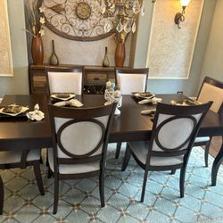 Dining Room Table & 6 Chairs – Excellent Condition