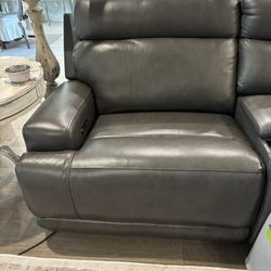Chair /recliner/1/2 Side Right Side Of Sectional 