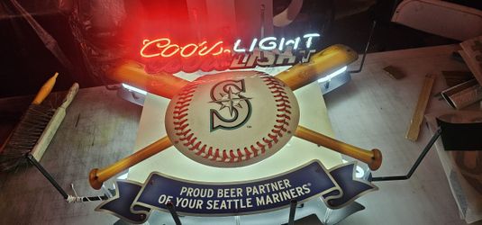 MARINERS - NEON COORS LIGHT  SIGN....WORKS GREAT!!!  REAL NEON...VINTAGE. $475 OBO