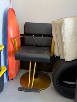 Salon chair