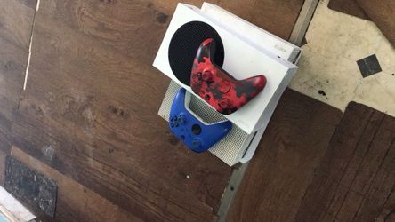 Two xbox one s and Xbox series for 500 2 controllers mic and cords included