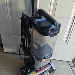 Aspiradora Shark Lift Away 