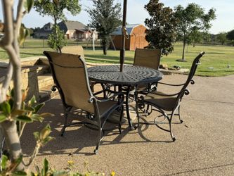 Weirs Augusta Outdoor Round Table With Chairs