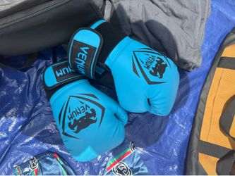 Boxing gloves