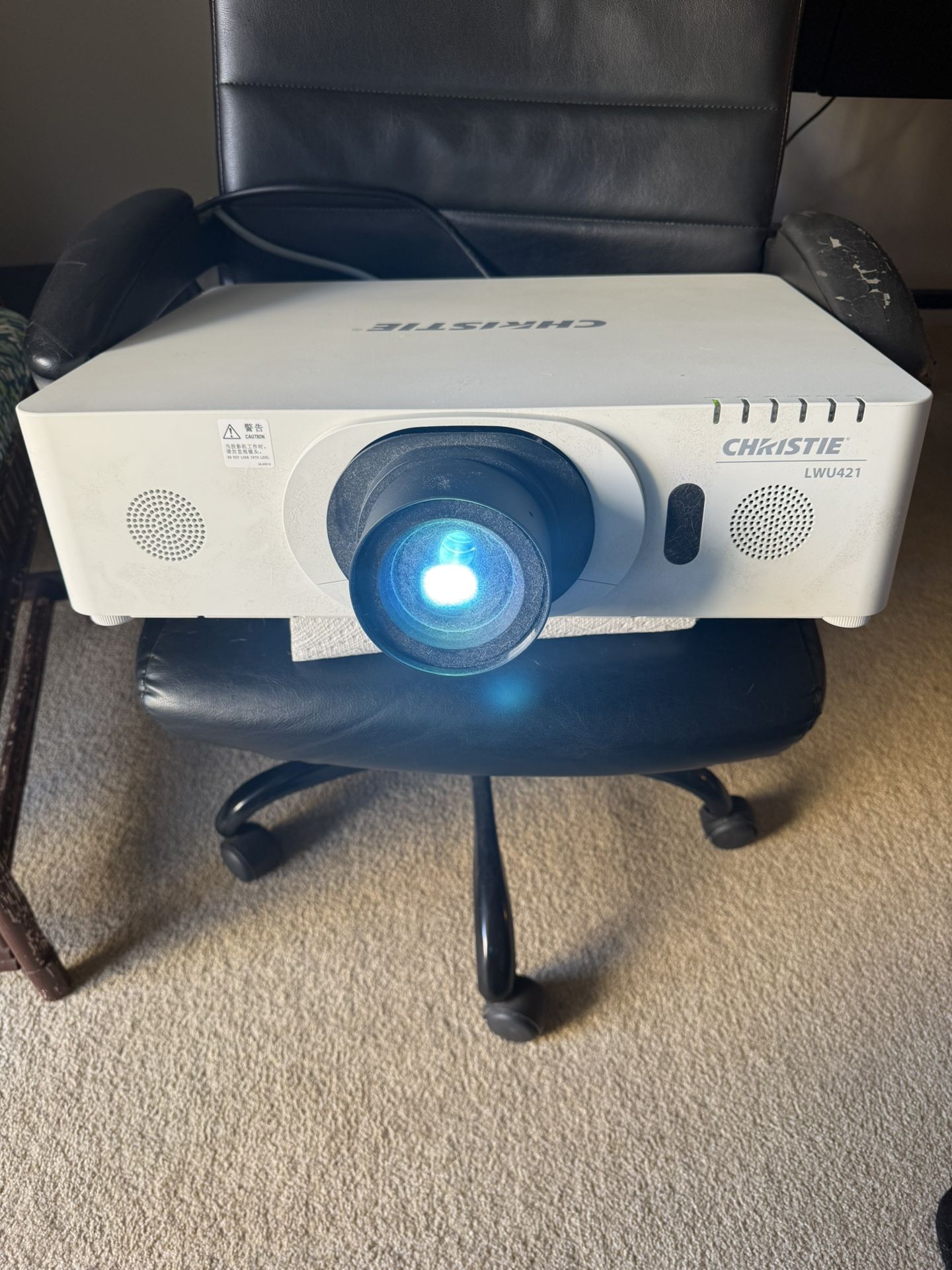 Christie LW421 Projector