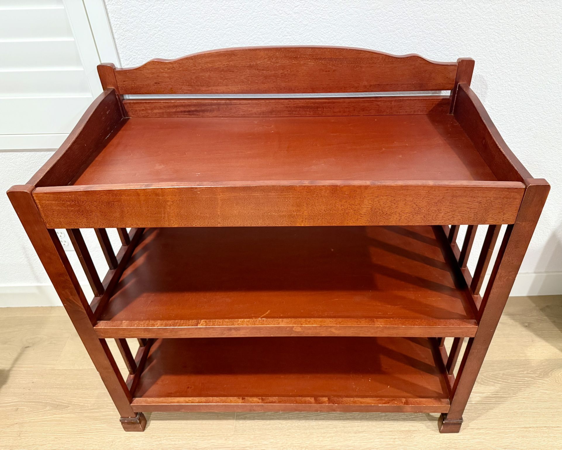 Changing table With shelves