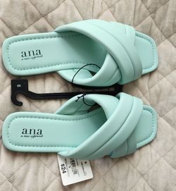 Women's Flip Flops  Size 9M New
