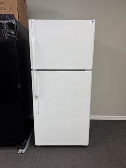 Refrigerator top freezer