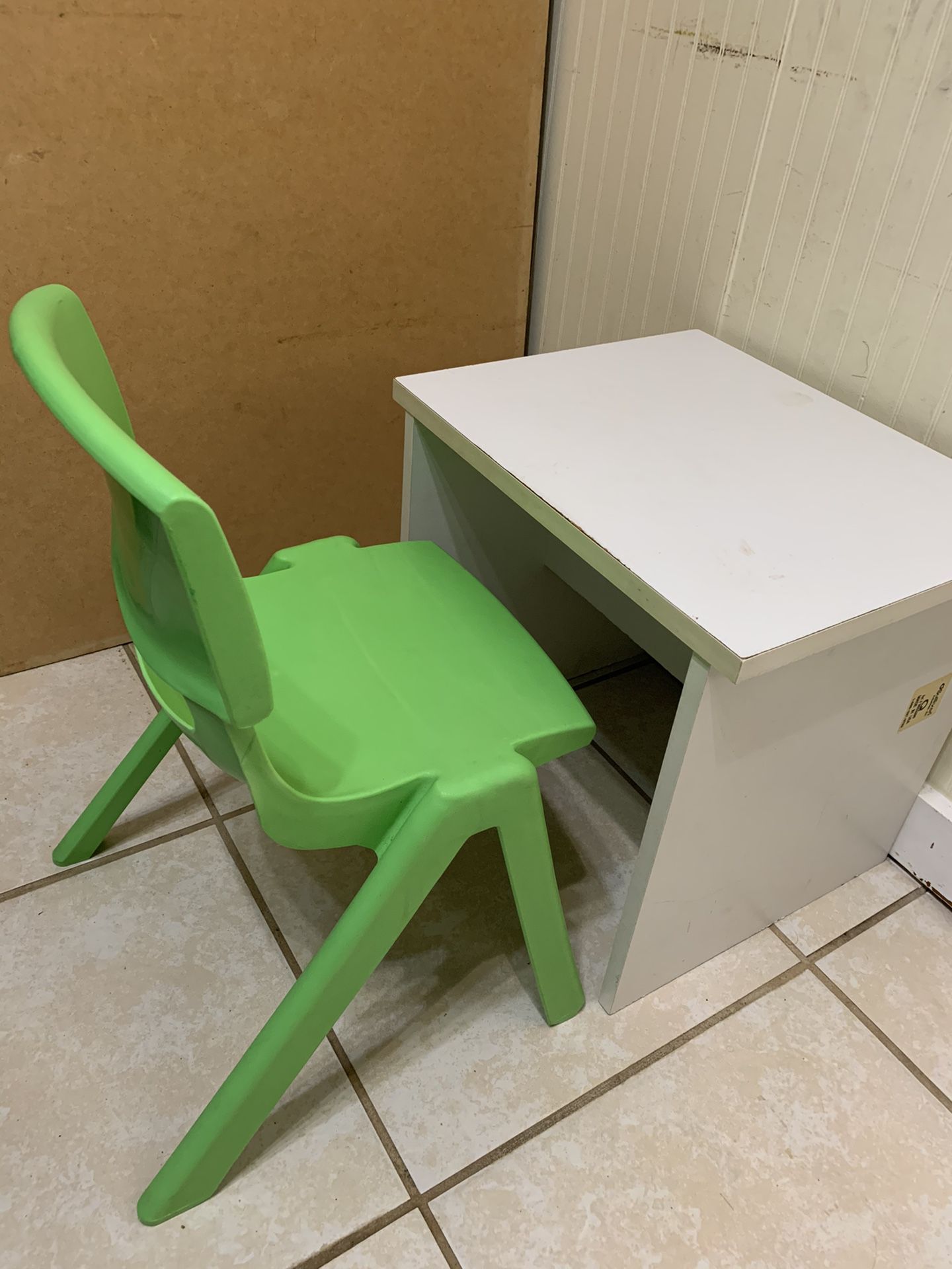 Kids Table & Chair. ( For 2 to 4 Year of ages)