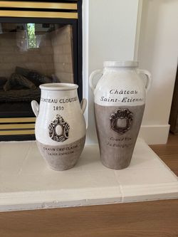 2 ceramic vases