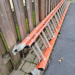 28ft Fiberglass Ladder Type Ia 300 Lbs Capacity