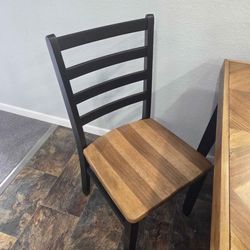 Dining Room Table and 6 Chairs