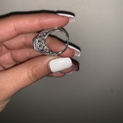 14kt White Gold Lady’s Ring