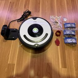 iRobot Roomba 670 Black Robotic Vacuum Cleaner WITH CHARGER & REPLACEMENTS