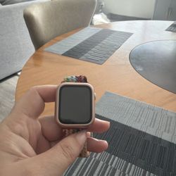  Apple Watch SE (Rose Gold) with Braided Band – Great Condition