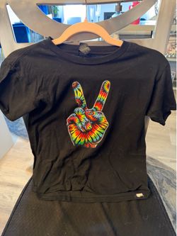 Kids like new vibrant, peace, sign, color T-shirt, size small