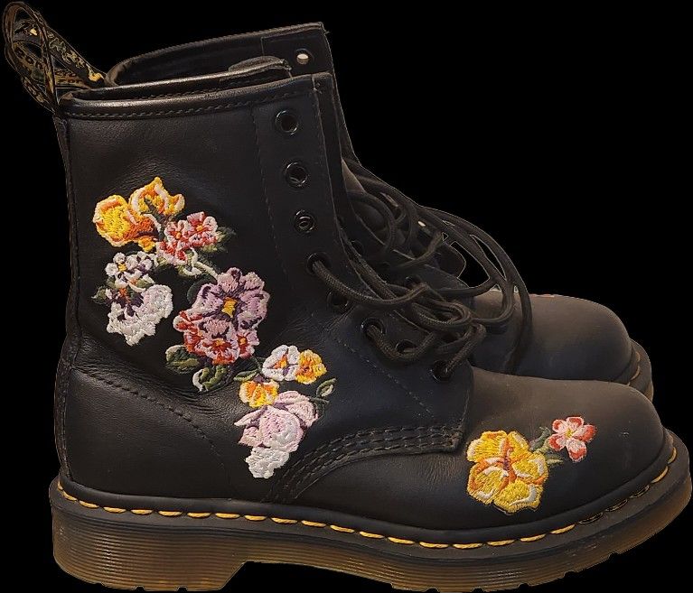 Dr. Martens Women's 1460 Vonda II