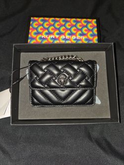 Small hand wallet