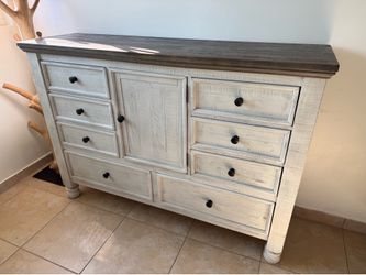 Ashley Havalance 8-Drawer Farmhouse Dresser