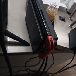 Nintendo Switch With 2 Control And Games