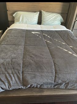 QUEEN SIZE BED