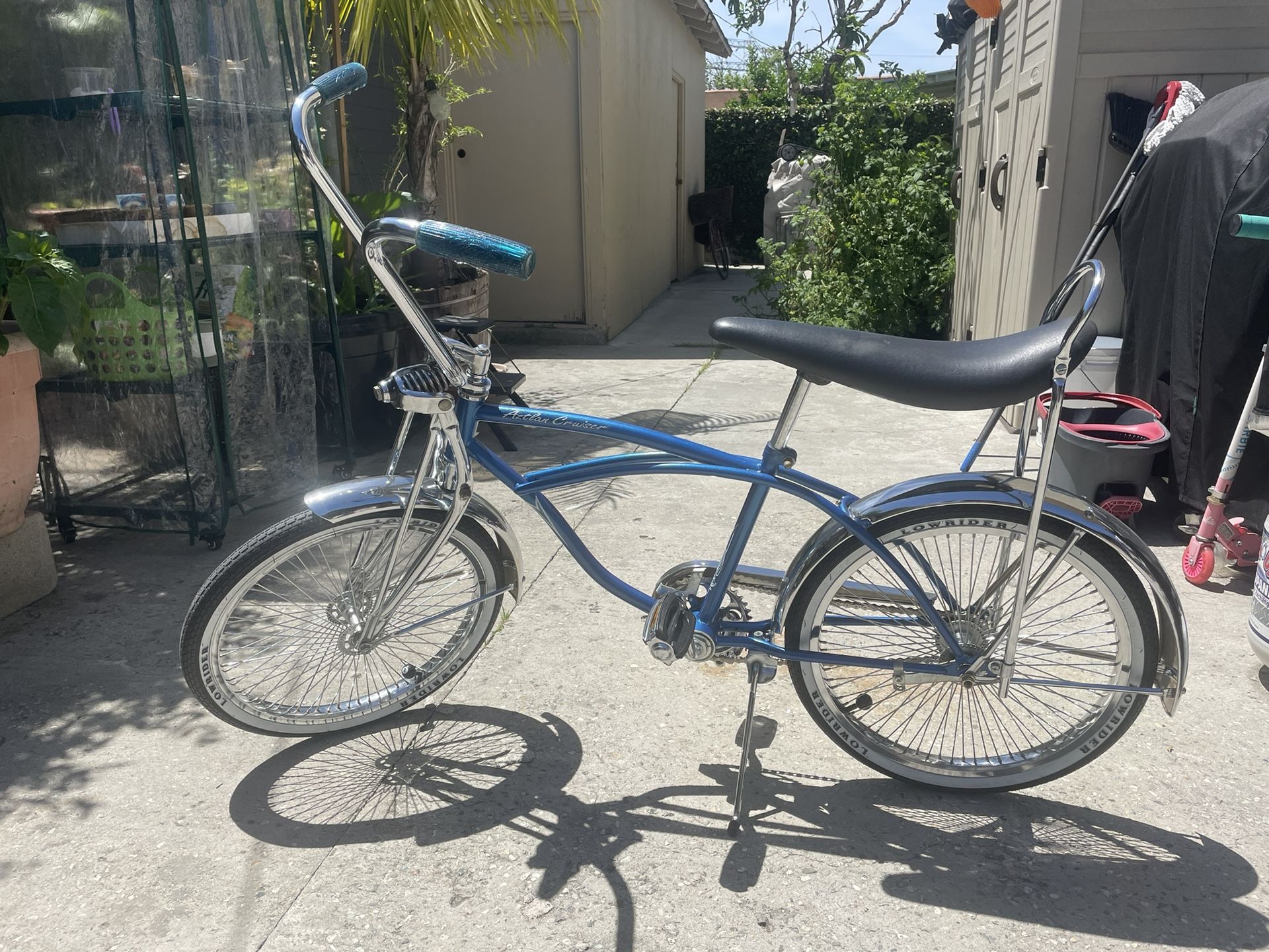 Lowrider Aztlan cruiser