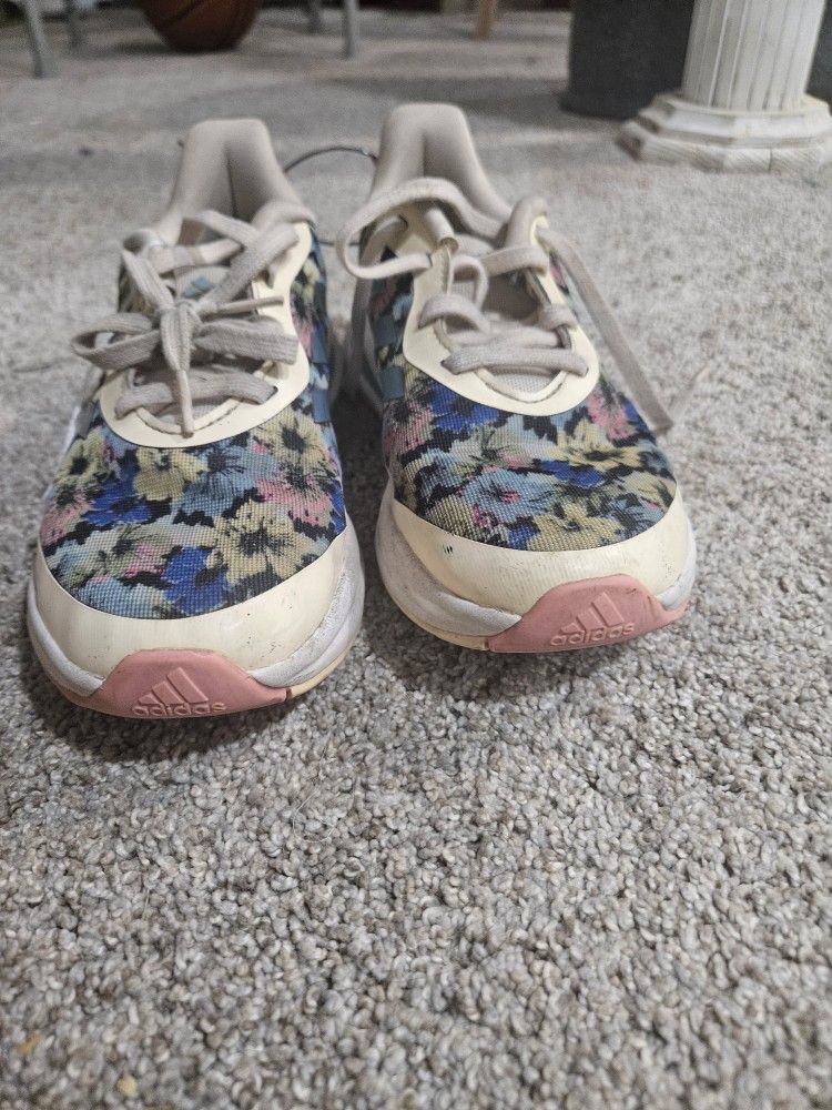 Adidas Girl Shoes Size 4