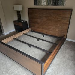 Metal Wood Bed Frame 84.5x82 Wyoming King