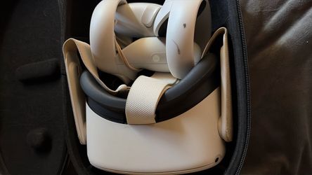Meta Quest 2 VR Headset with Controllers