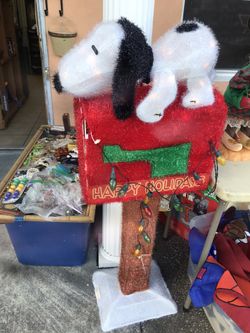 Snoopy mailbox with lights