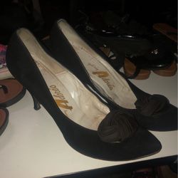 Just Say Adores Vintage Black Velvet Heels 