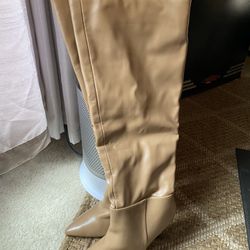 Olivia Miller Women’s Leather Shoes Knee High Size 6  Previously Store Display with store price sticker, shows some minor scuffs form storage