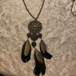 Women Chain Pendant With Feathers Necklace 
