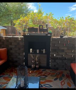 Outdoor propane fireplace