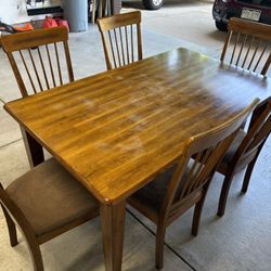 Kitchen/Dining Room Table and Chairs 