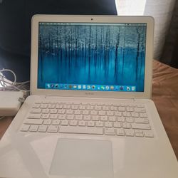EXCELLENT MACBOOK 13.3IN 5GB  CHARGER,BAGPACK.