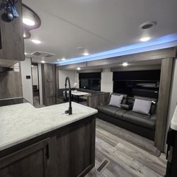 2021 kz 38ft Two bedrooms