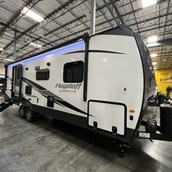 Flagstaff RV 30 Feet ! 