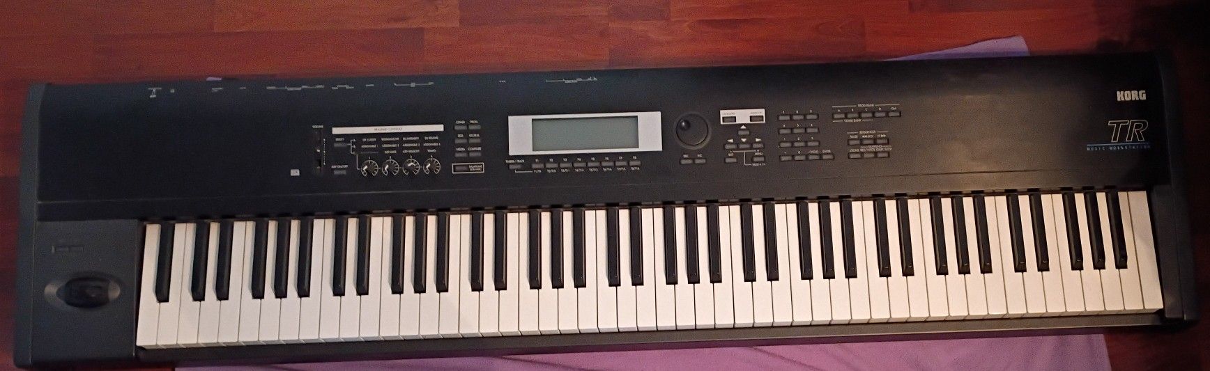 Korg TR 61 Key Workstation Piano