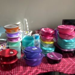 Tupperware bundle