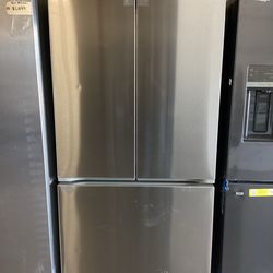 LG 36 in. 26.5 cu.ft. Smart French Door Refrigerator New Scratch and Dent