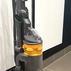 Dyson  Vacuum Cleaner 