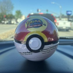 Pokeball tin