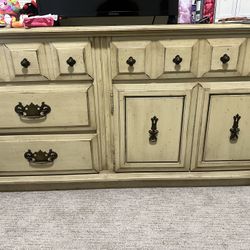 Dresser
